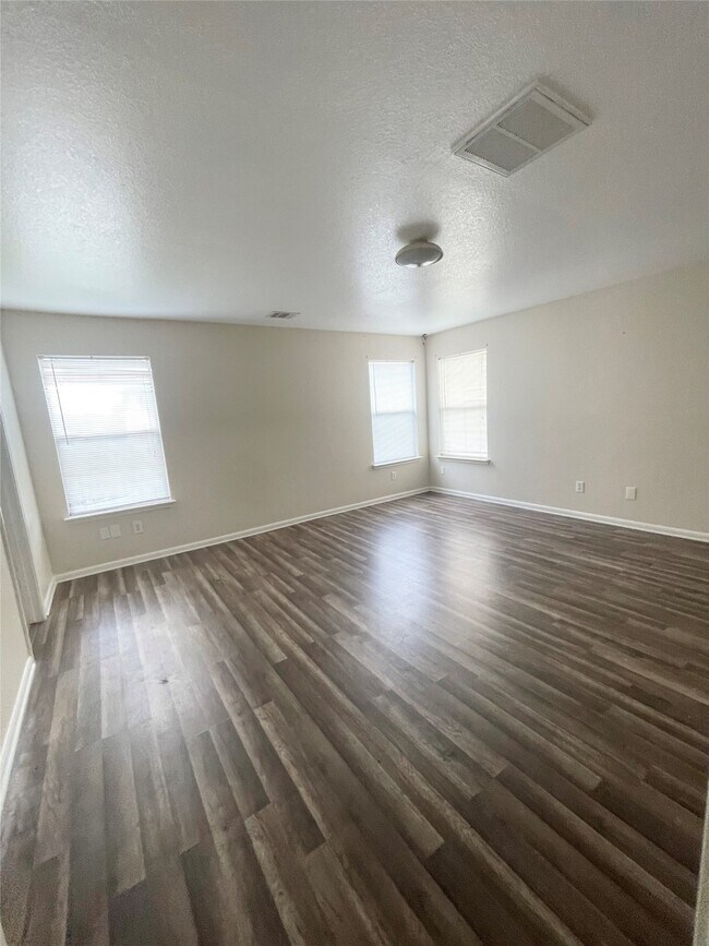 Building Photo - 8106 Sanders Forest Ct