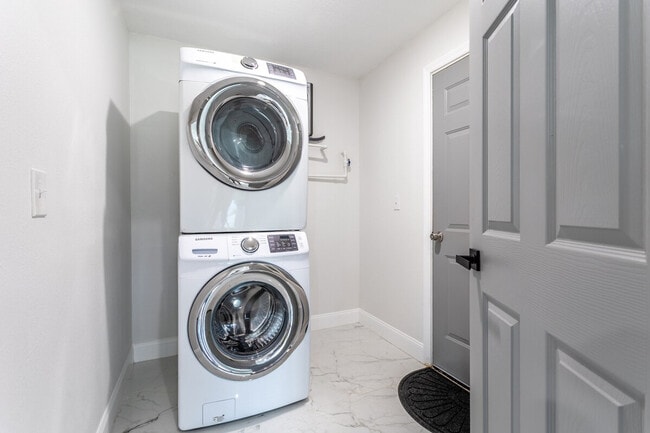 Building Photo - 1401 E Muriel St