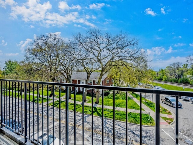 Building Photo - 1800 Dewes St