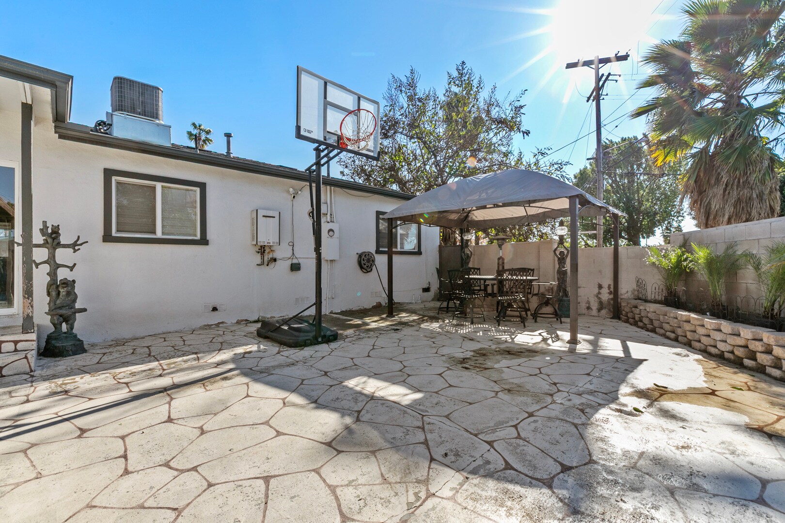 Building Photo - 7911 Fulton Ave