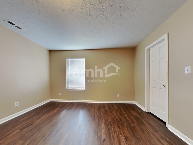 Building Photo - 1351 Blue Ridge Ln