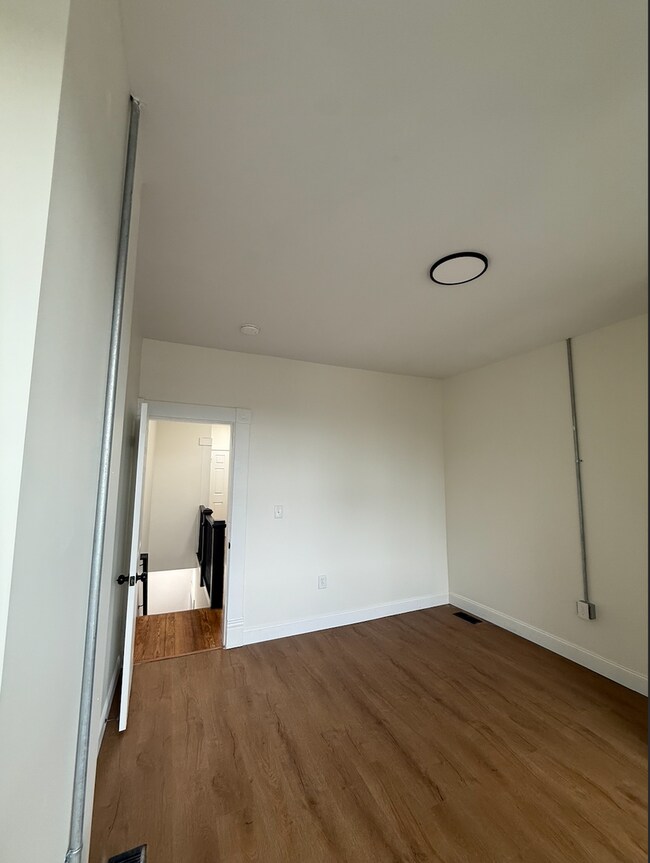 Building Photo - 433 Hanford St
