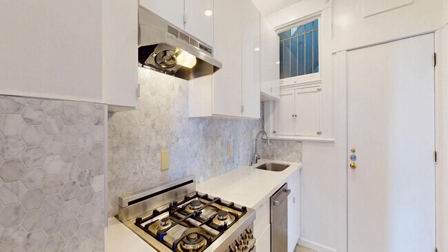 Building Photo - 1046 Mason St