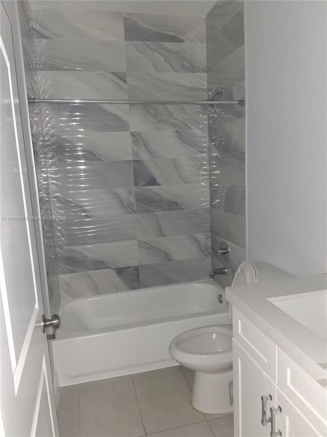 Building Photo - 488 NW 40th Ct