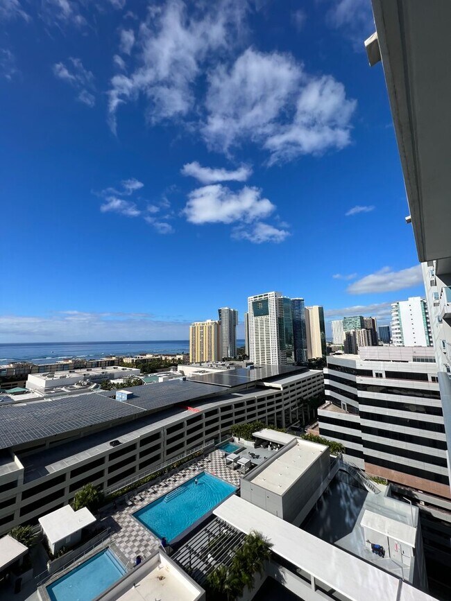 Building Photo - ** 2 BEDROOM 2 BATH** 2 covered PARKING, O...