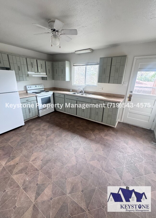 Building Photo - Charming Townhome in Pueblo West – Comfortable & Convenient Living $1300/$1300
