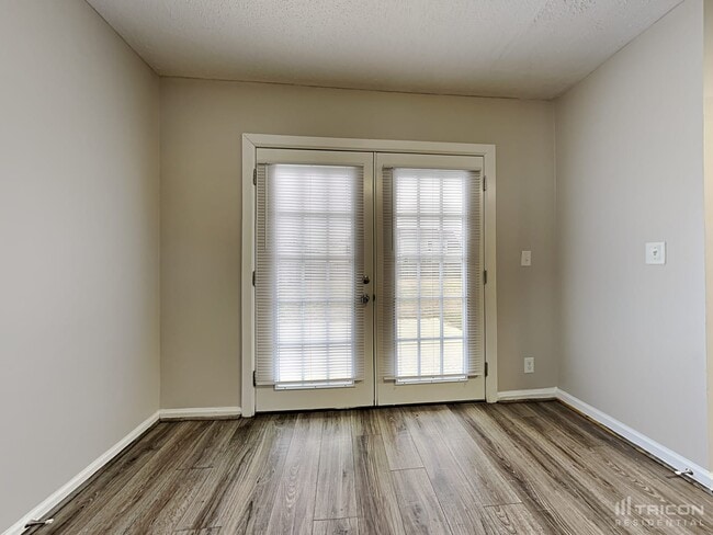 Building Photo - 165 Springway Dr