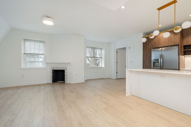 Building Photo - 18 E Lancaster Ave