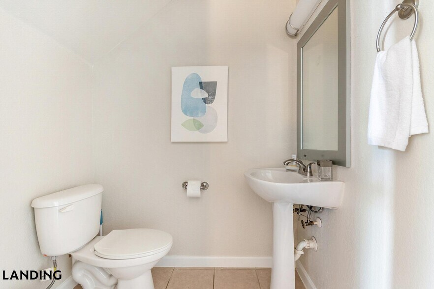 Building Photo - 2801 Biltmore Park Dr