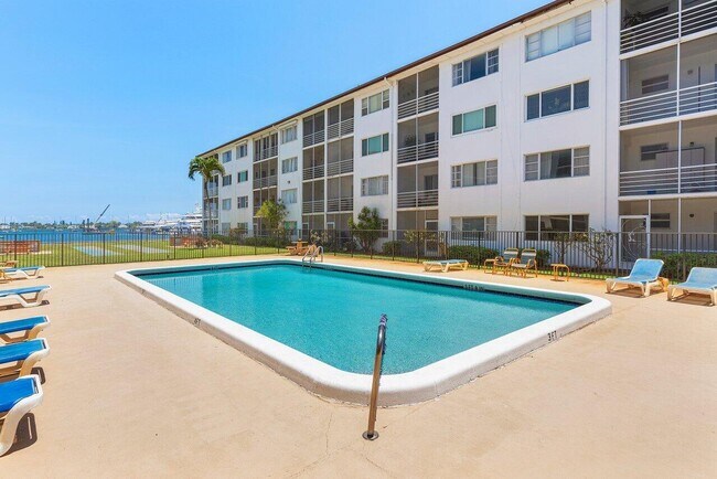 Building Photo - 4500 N Flagler Dr