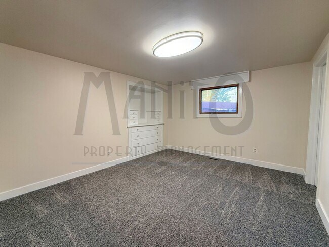 Building Photo - 1214 W 9th Ave