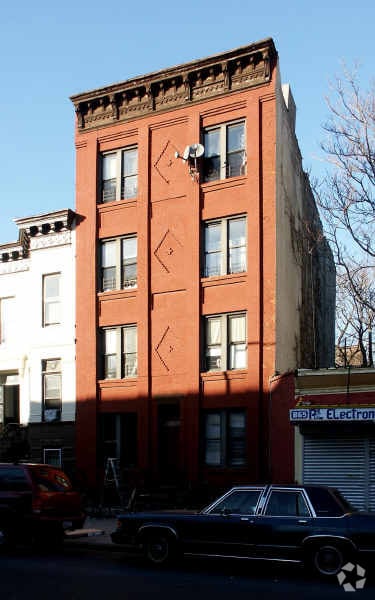 Building Photo - 863 Hancock St
