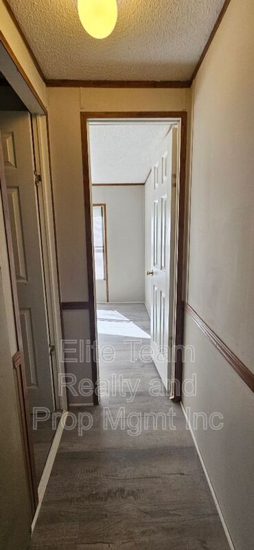 Building Photo - 2935 Cedarvale Rd