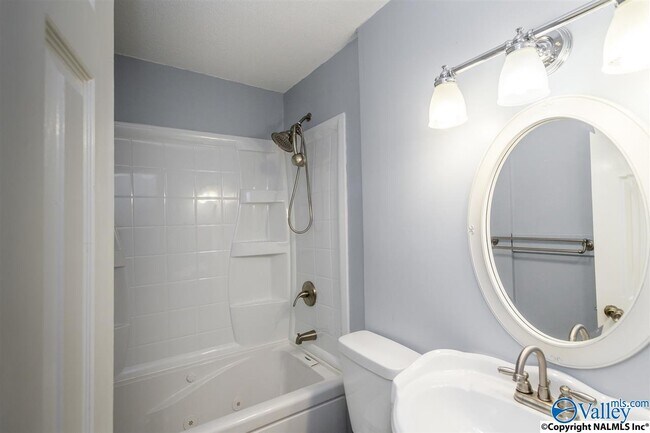 Building Photo - 15104 Balsam Dr SE