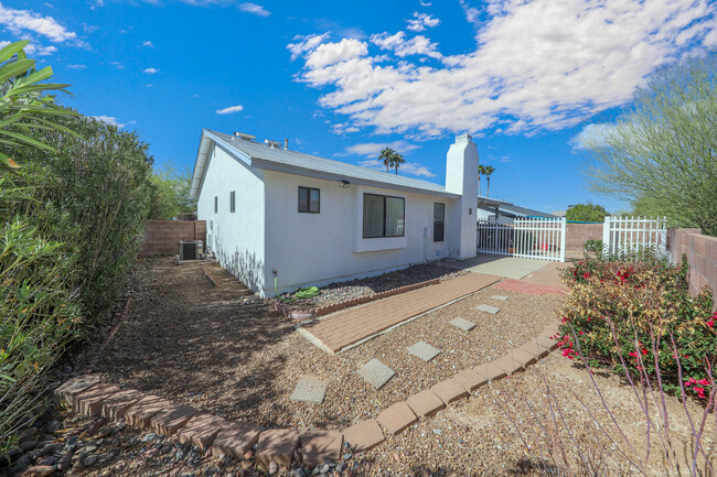 Building Photo - 10281 E Foxmoor Dr