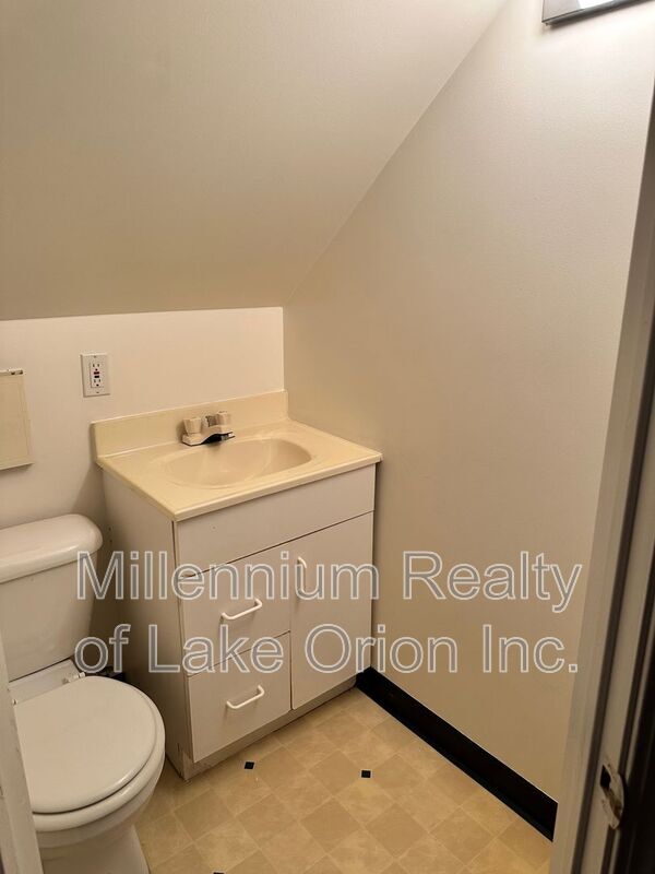 Building Photo - 6871 Continental Ave