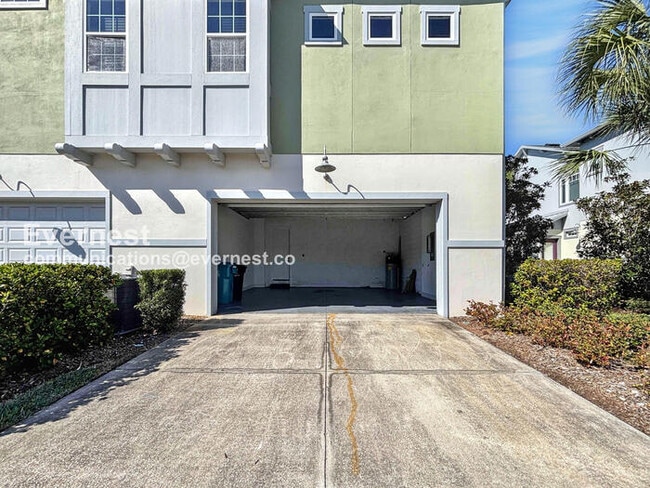 Building Photo - 13873 Benavente Ave