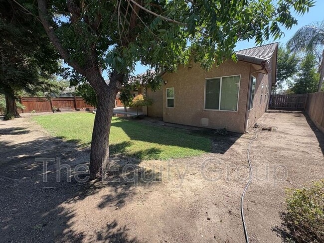 Building Photo - 1016 E Arlen Ave