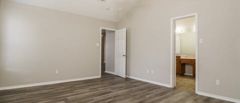 Building Photo - 2310 Summit Dr