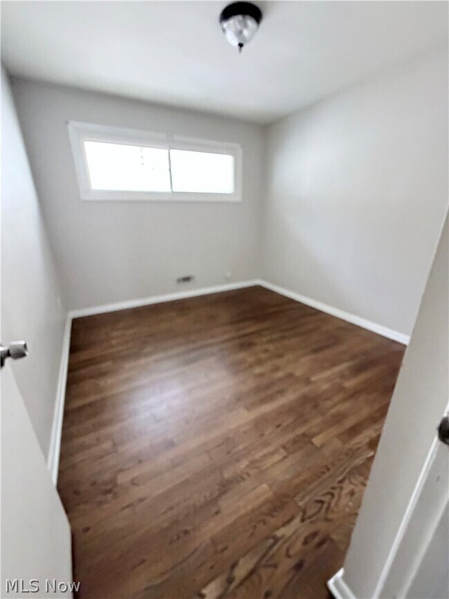 Building Photo - 3023 Torrington Ave