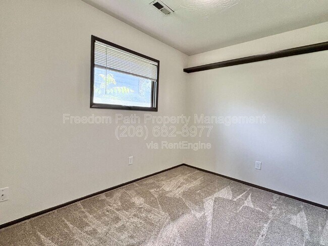 Building Photo - 2707 Fairway Dr