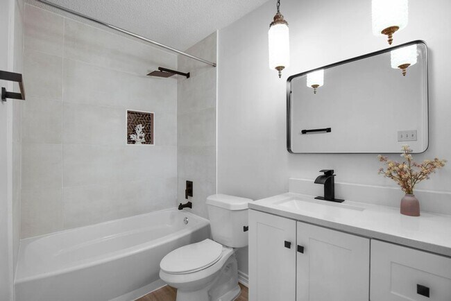 Building Photo - 9427 Braeburn Glen St