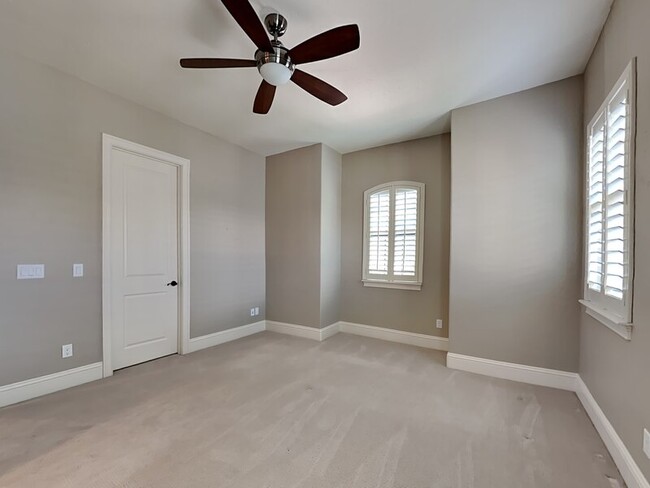 Building Photo - 1240 Poinsettia Ave