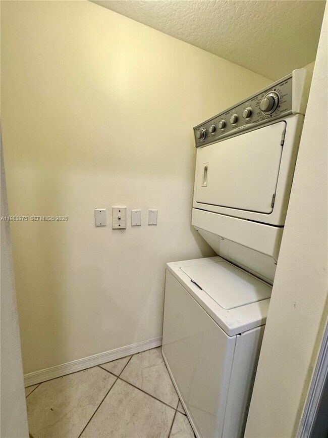 Building Photo - 6520 NW 114th Ave