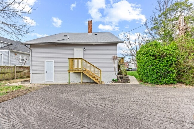 Building Photo - 2921 Glenmore Ave