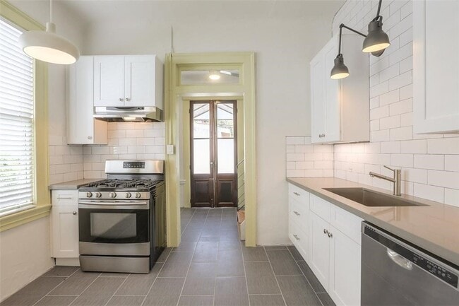 Building Photo - 1013 E 26th St