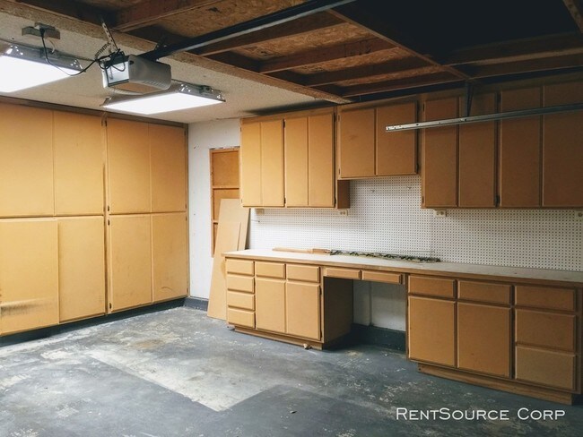 Building Photo - 428 W Avenue J5