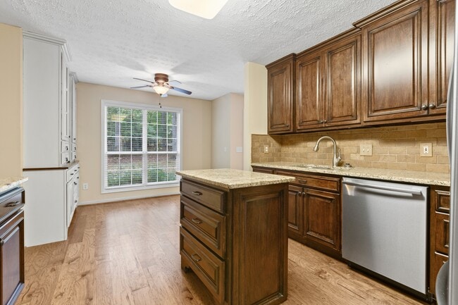 Building Photo - 359 Estate Ave