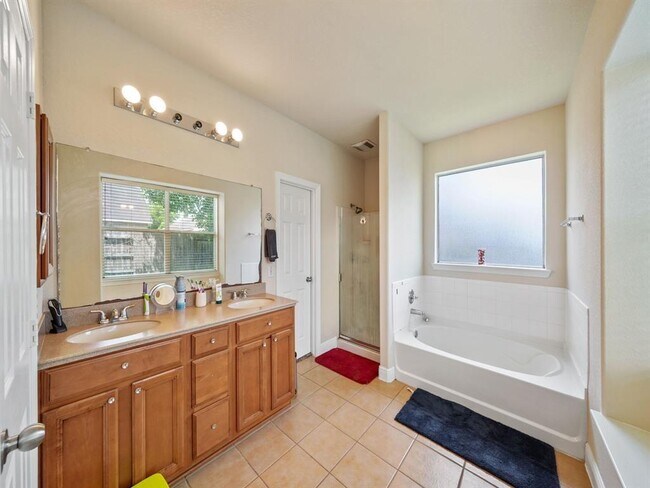 Building Photo - 2909 Laurel Brook Ln