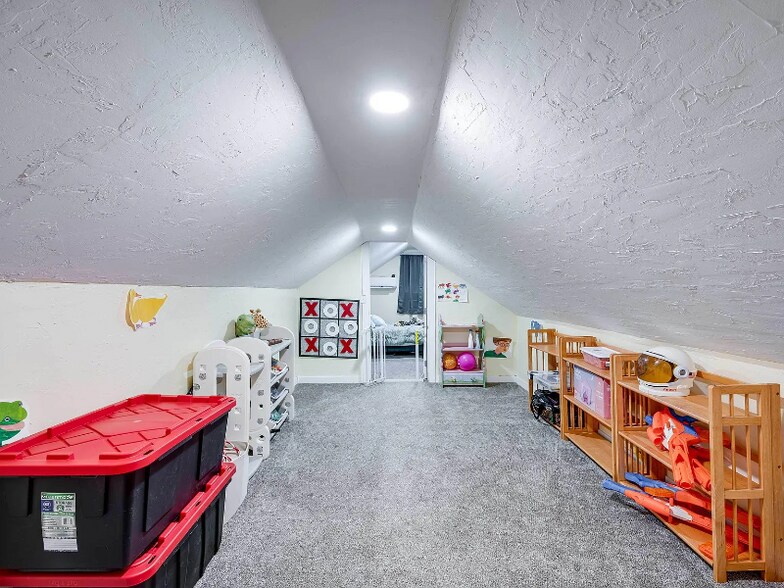 Building Photo - 705 S East St