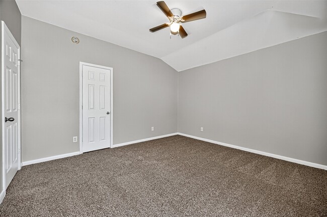 Building Photo - 2111 Castle Gardens Ln