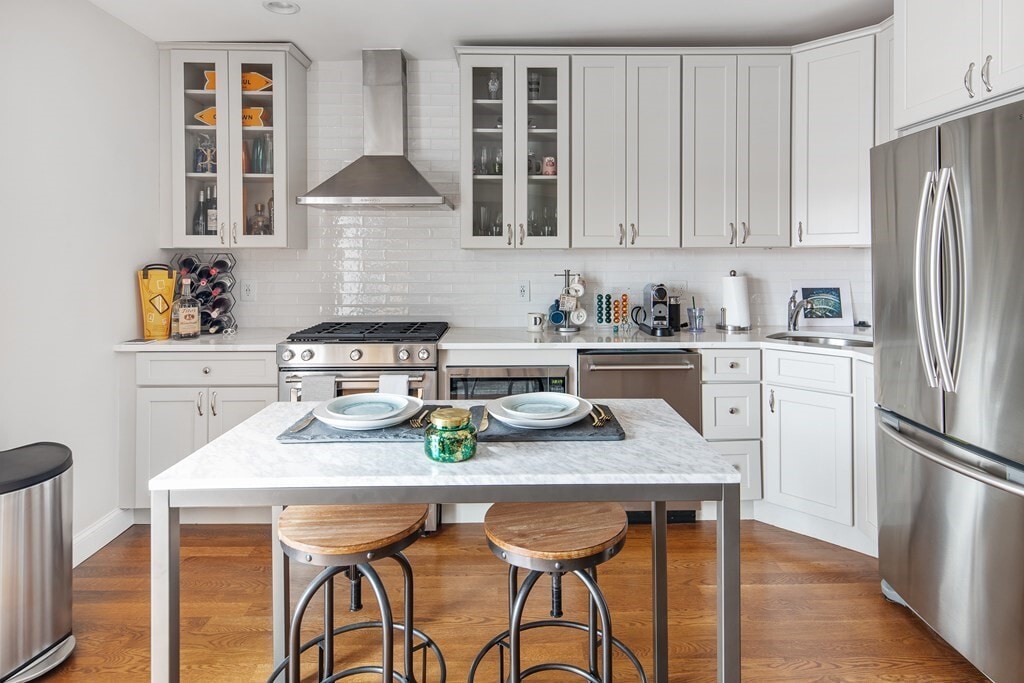 Building Photo - 323 Athens St