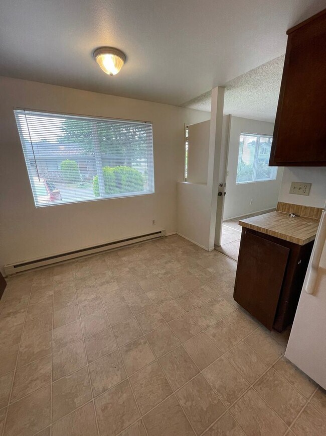 Building Photo - 2 Bedroom unit with Garage in Blaine