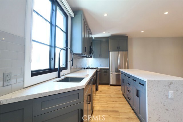 Building Photo - 1348 S Burnside Ave