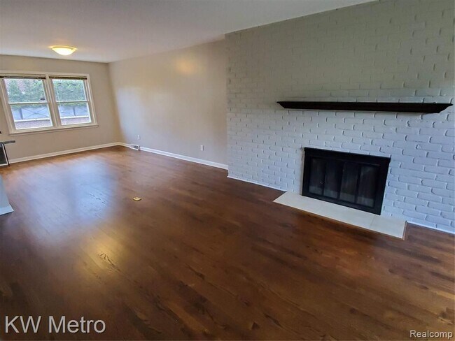 Building Photo - 553 N Old Woodward Ave