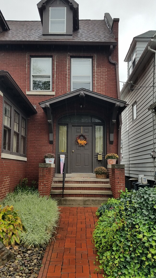 Front Walkway - 113 Hanover St