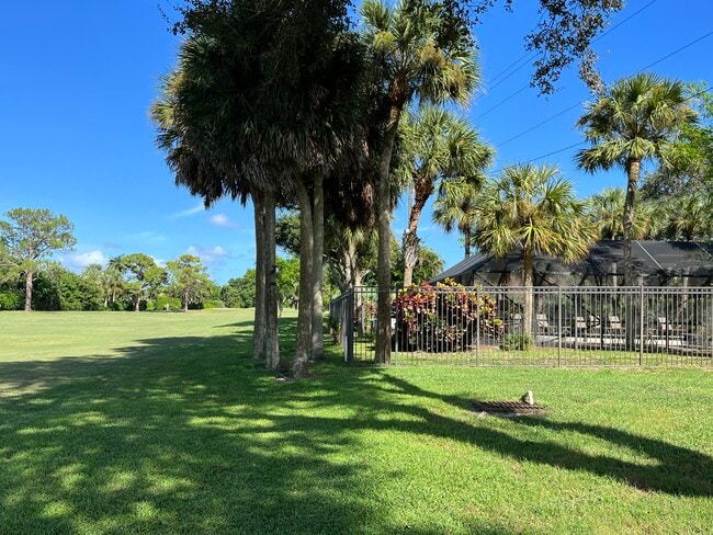 Building Photo - 4075 Palm Forest Dr N