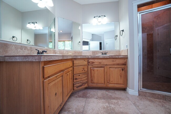 Building Photo - 2511 W Teano Dr
