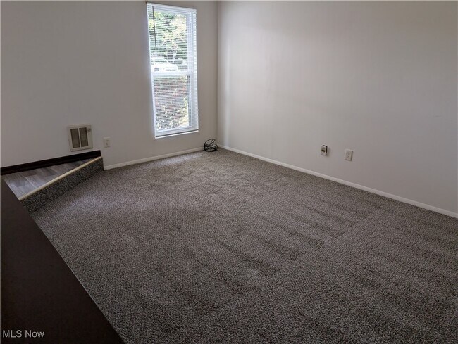 Building Photo - 595 Dayton St