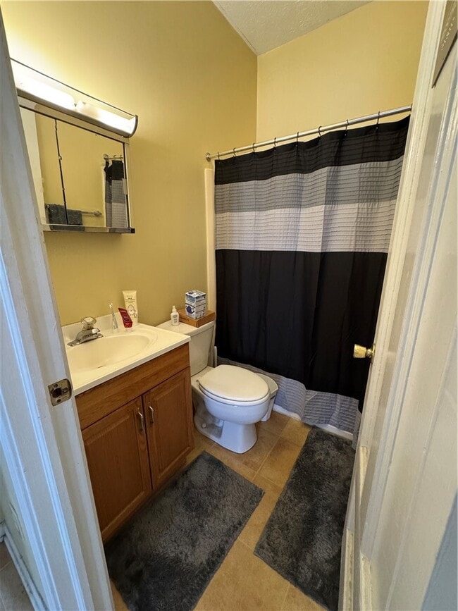 Building Photo - 70 Alexander St