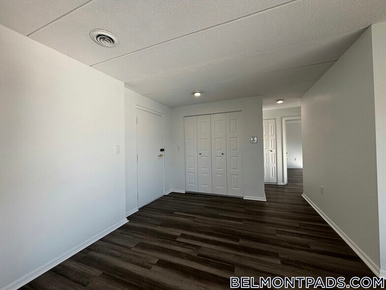 Building Photo - 53 Hill Rd