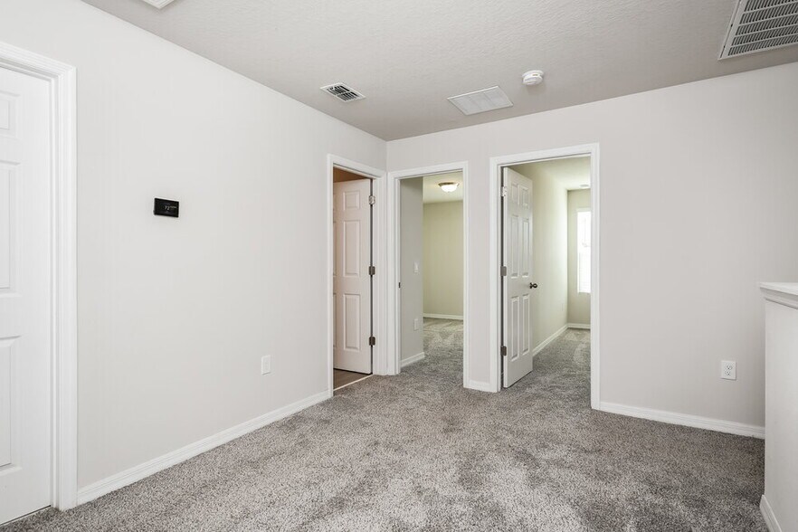 Building Photo - 809 Legacy Dr