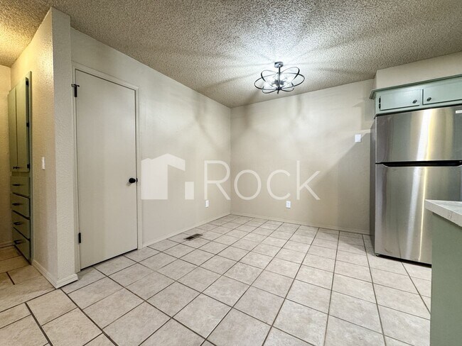 Building Photo - 7024 Woodlake Dr