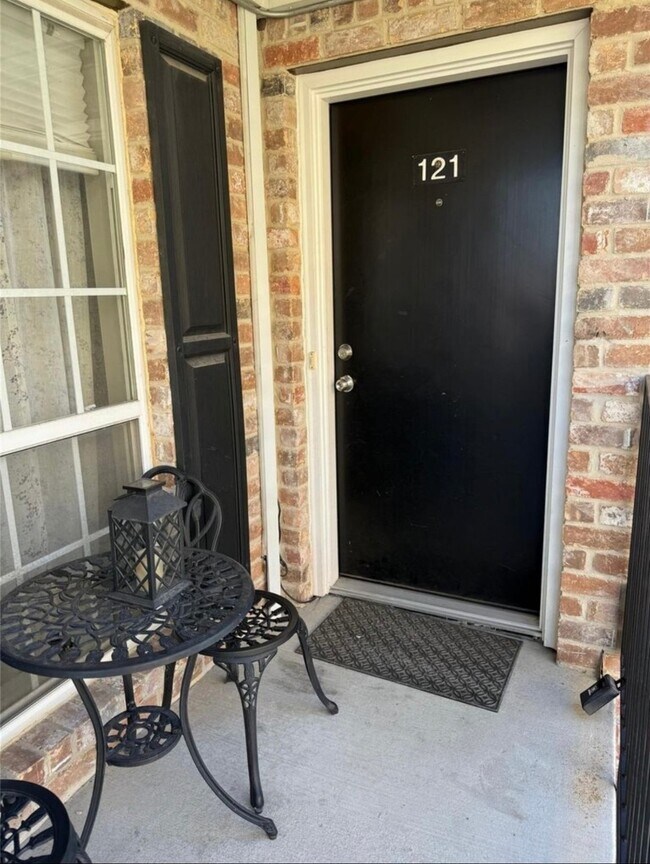 Building Photo - 6402 Del Monte Dr