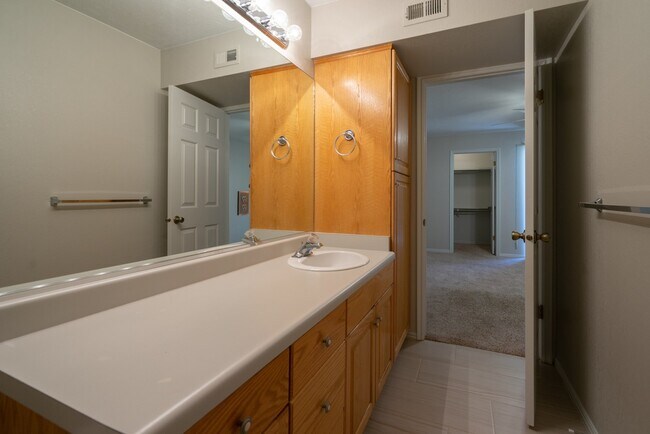 Building Photo - 2 Bedroom & 2 Bath Available in St. George!