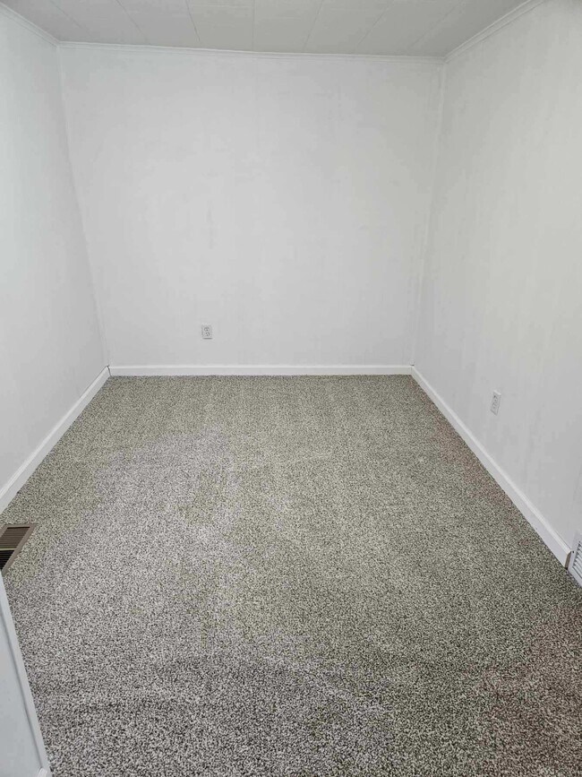 Building Photo - 6711 Vincent Hill Rd